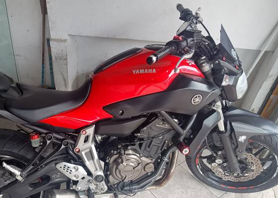 YAMAHA MT-07 